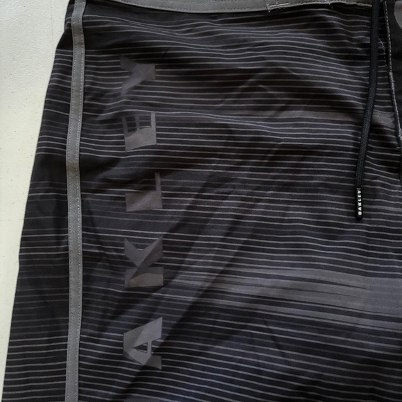 New mens Oakley board shorts - Picture 2 of 6